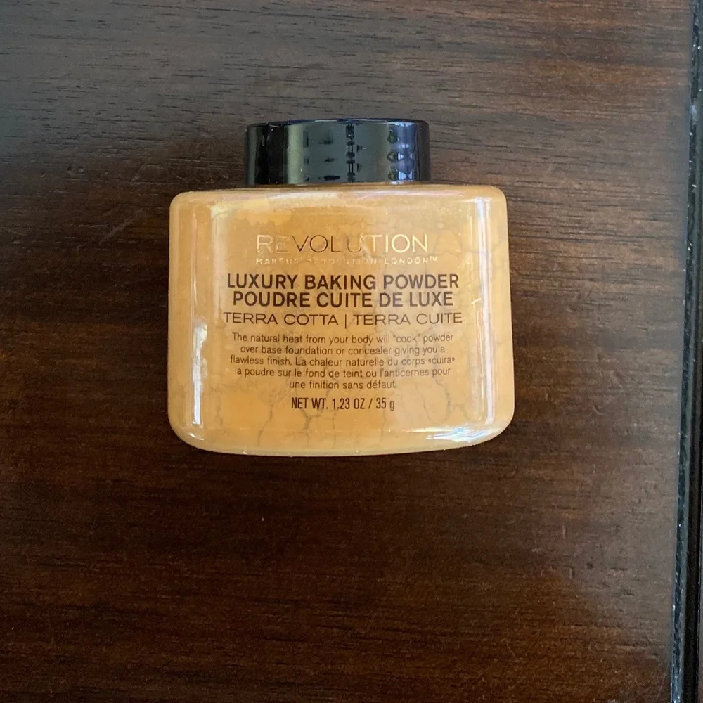 Makeup Revolution Loose Baking Powder